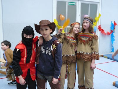 Buntes Treiben bei der Faschingsfeier 2008