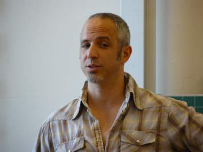 Comiczeichner Uli Oesterle zu Gast in der 2b