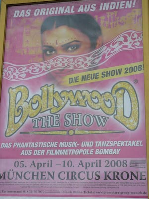 Die Mädels der Ichoschule im Bollywood-Fieber