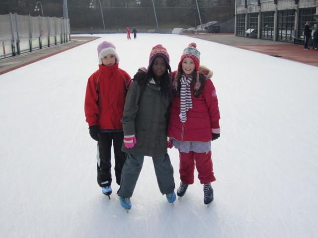 Eislaufvergnügen im Eislaufstadtion Ost