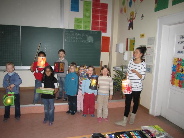 Lichterzug an St. Martin durch viele Klassen