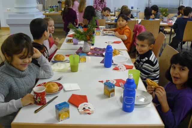Weihnachtsfrühstück in allen Klassen