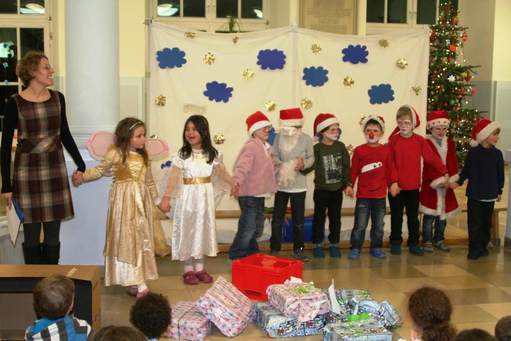 Weihnachtstheater der Klasse 1i zum Elternbasteln im Tagesheim