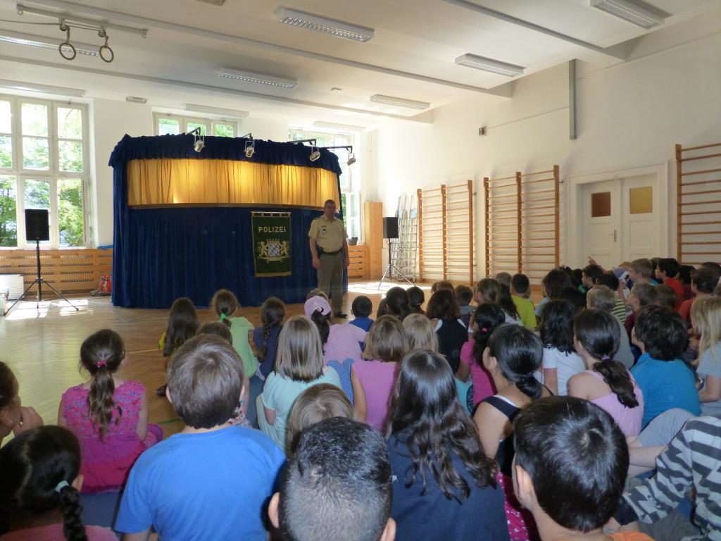 Die Verkehrspuppenbühne an der Ichoschule