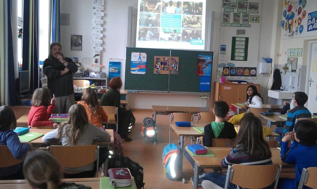 Vortrag der UNICEF in der vierten Klasse zum Thema “Trinkwasser in der Dritten Welt”