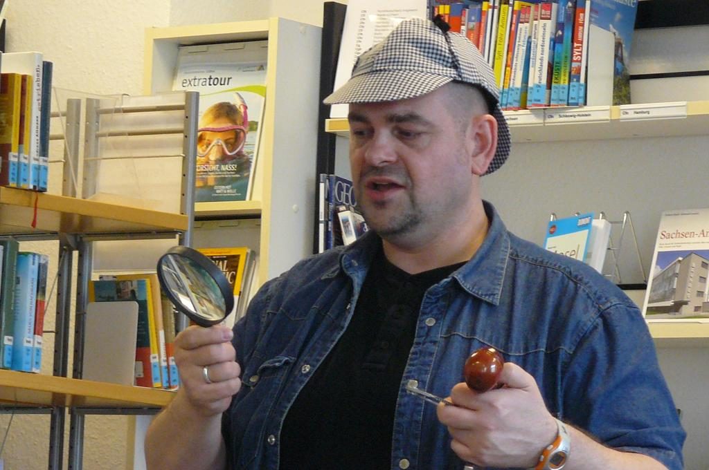 Verbrechern auf der Spur- die Klassen 3b, 3c lernen einen echten Detektiv kennen