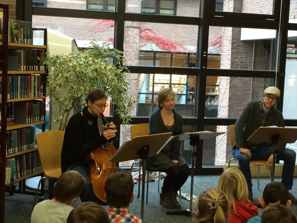 „Klingende Bücher“ für die 4b in der Kinder- und Jugendbibliothek am Gasteig