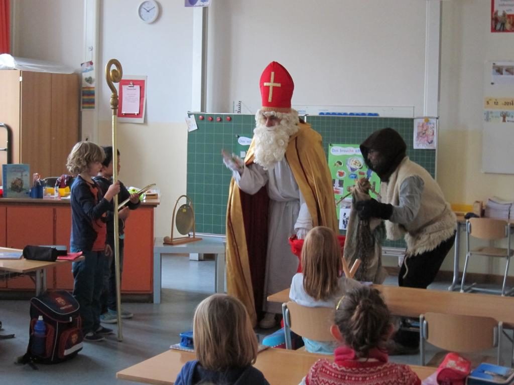 Der Nikolaus kommt in alle Klassen