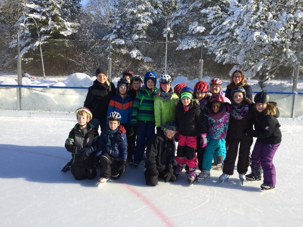 Die 4b beim Eislauf-Schulsporttraining