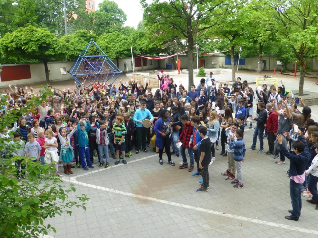 Gemeinsame Klima-Singmob-Aktion an Giesinger Grund- und Mittelschulen