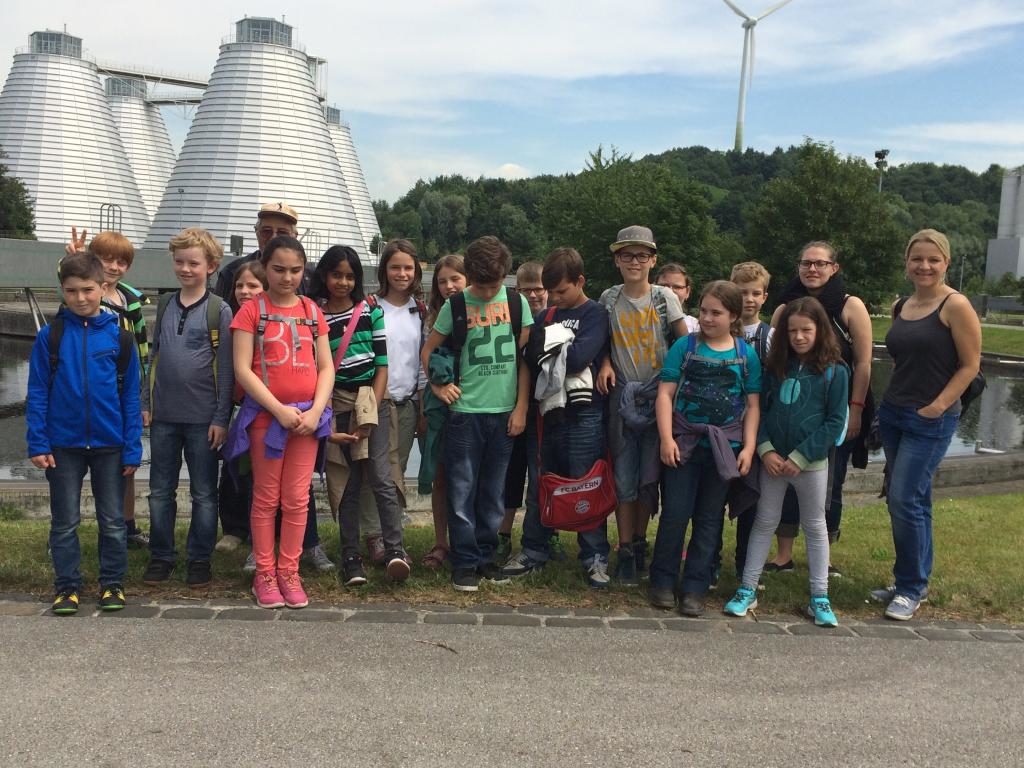 Die 4b zu Besuch in der Kläranlage Gut Großlappen