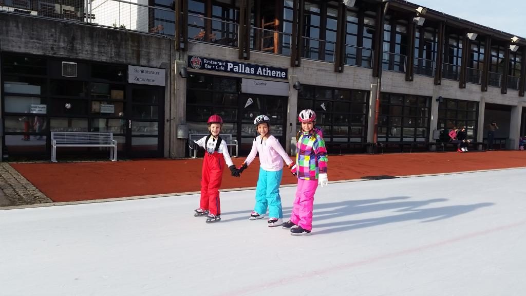 Schlittschuhlaufen der Klasse 3a