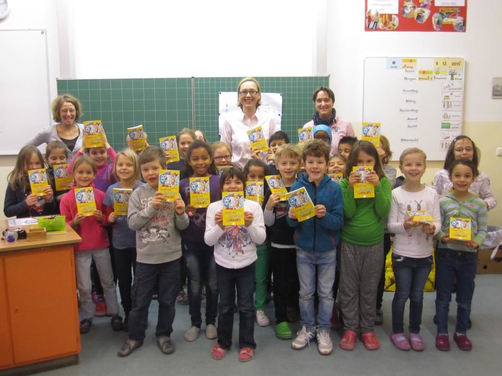 Bücherspende vom Rotary Club München 100