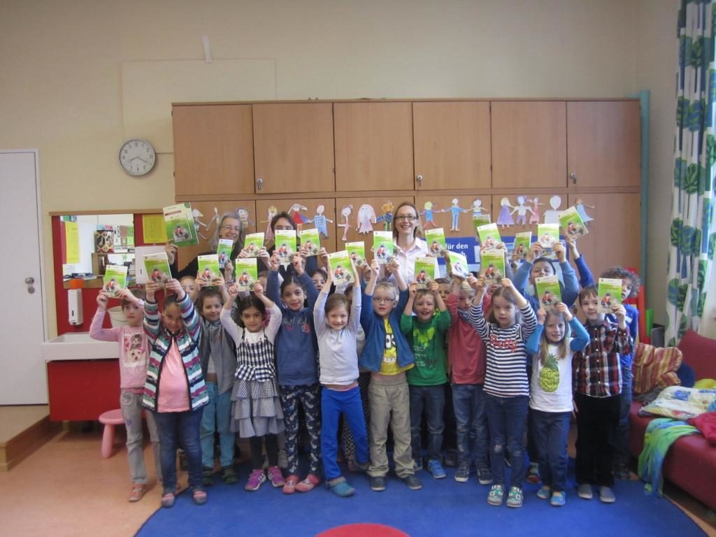 Bücherspenden für die Klassen 1a, 1bi und 1ci vom Rotary Club München 100