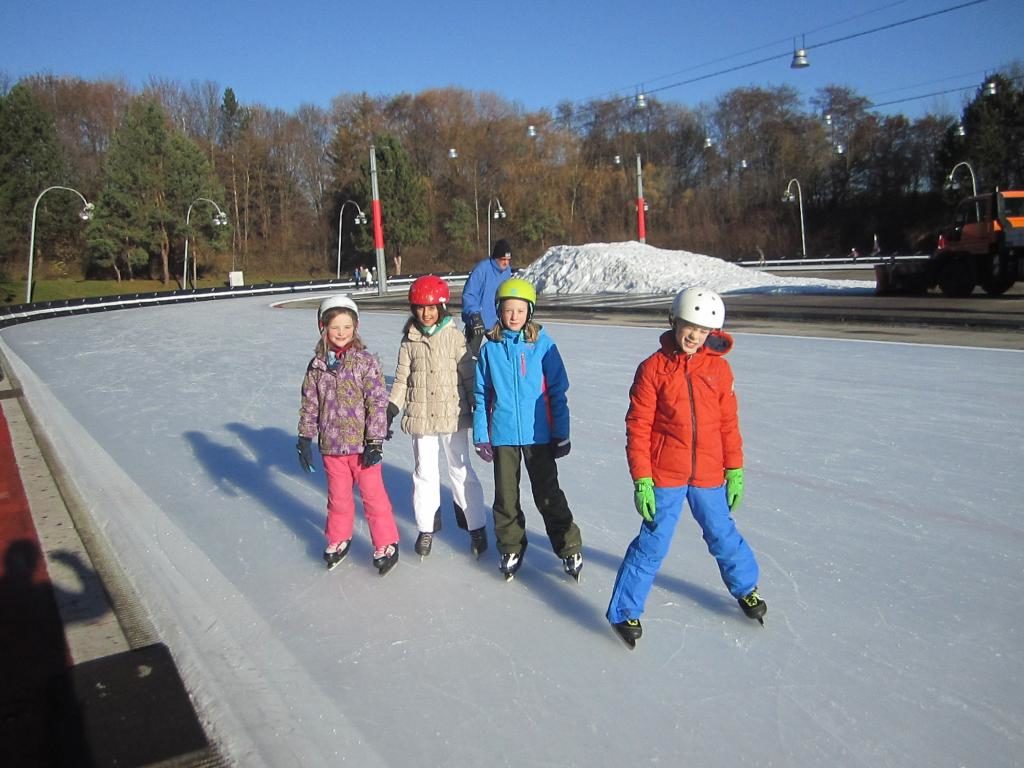 Eröffnung der Eislaufsaison im Ostpark-Eislaufstadion