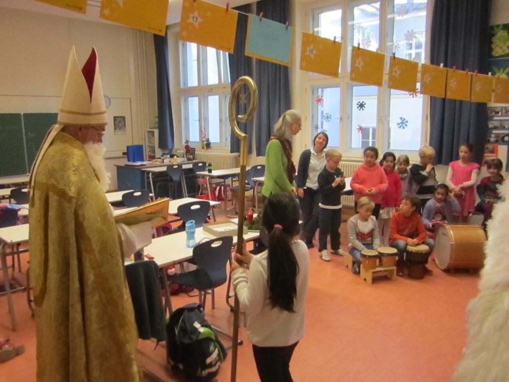 Ho, ho, ho! Der Nikolaus besucht die Kinder der Icho-Grundschule