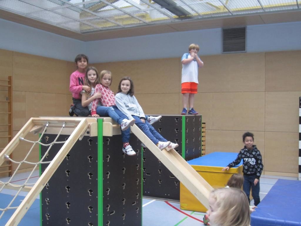 Turnen und Klettern auf der Bewegungsbaustelle