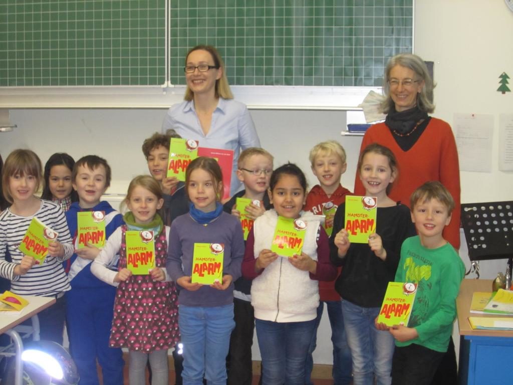 Bücherspende für alle 1. und 2. Klassen vom Rotary Club 100