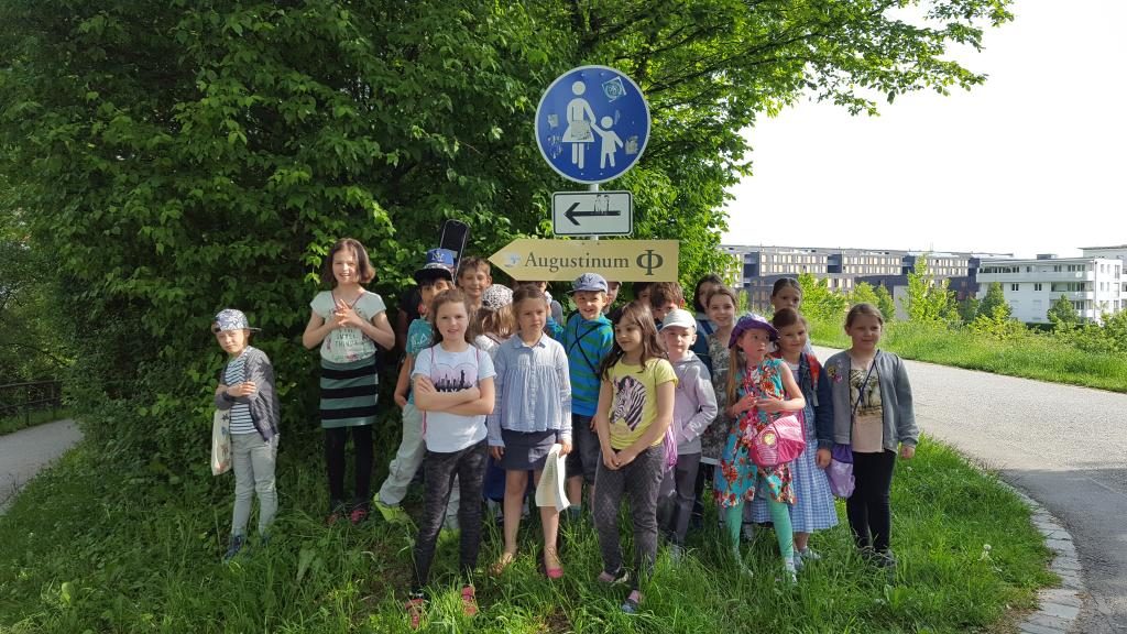 „Flausen im Kopf“ – Die 2bi liest im Augustinum