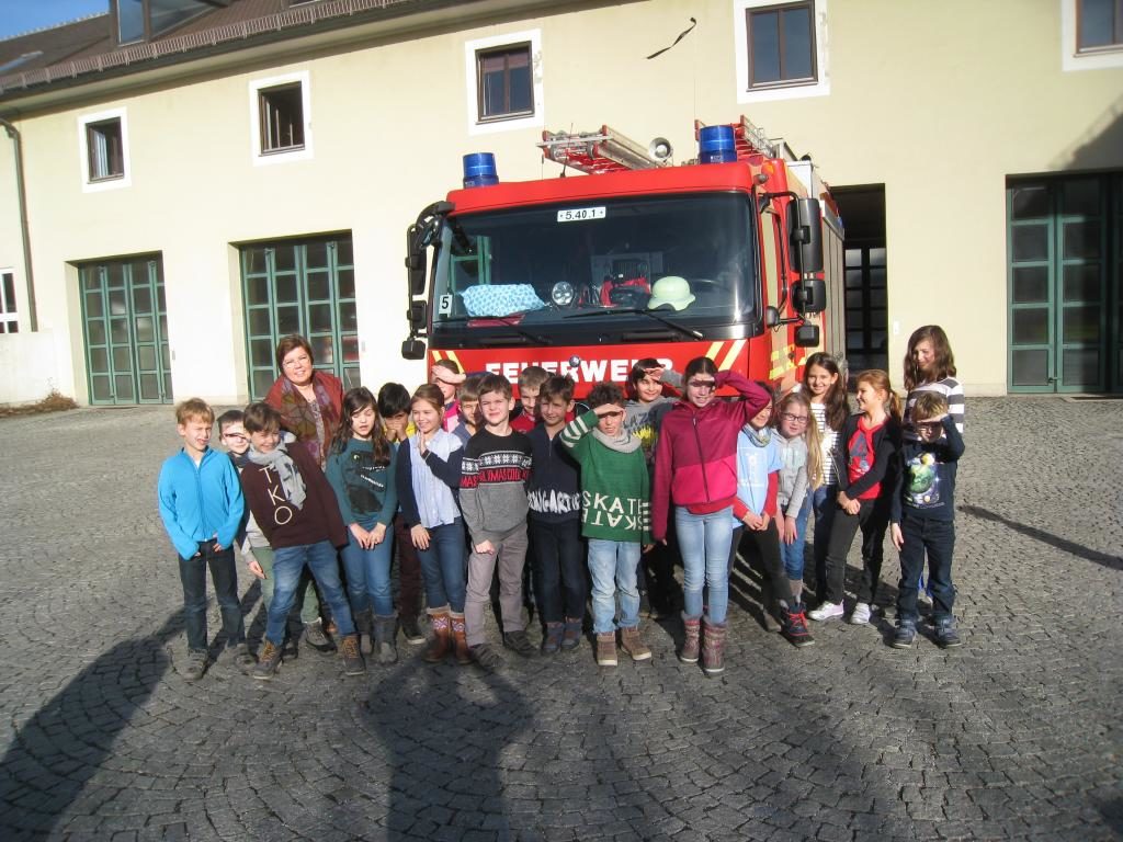 Die Klasse 3bi besucht die Feuerwache 5 in Ramersdorf