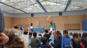 Ehrlichkeit ist wichtig – Theatervorstellung im Tagesheim