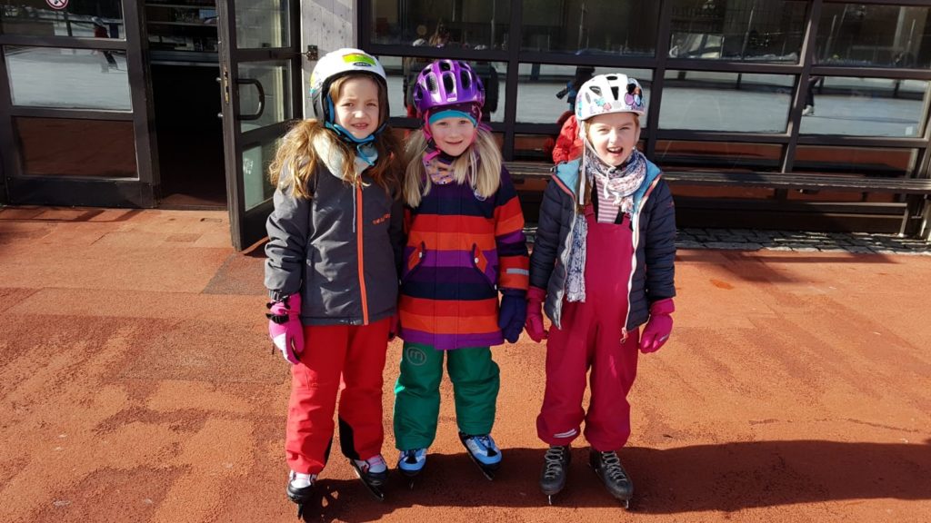 Die 1bi beim Eislaufen im Eisstadion am Ostpark