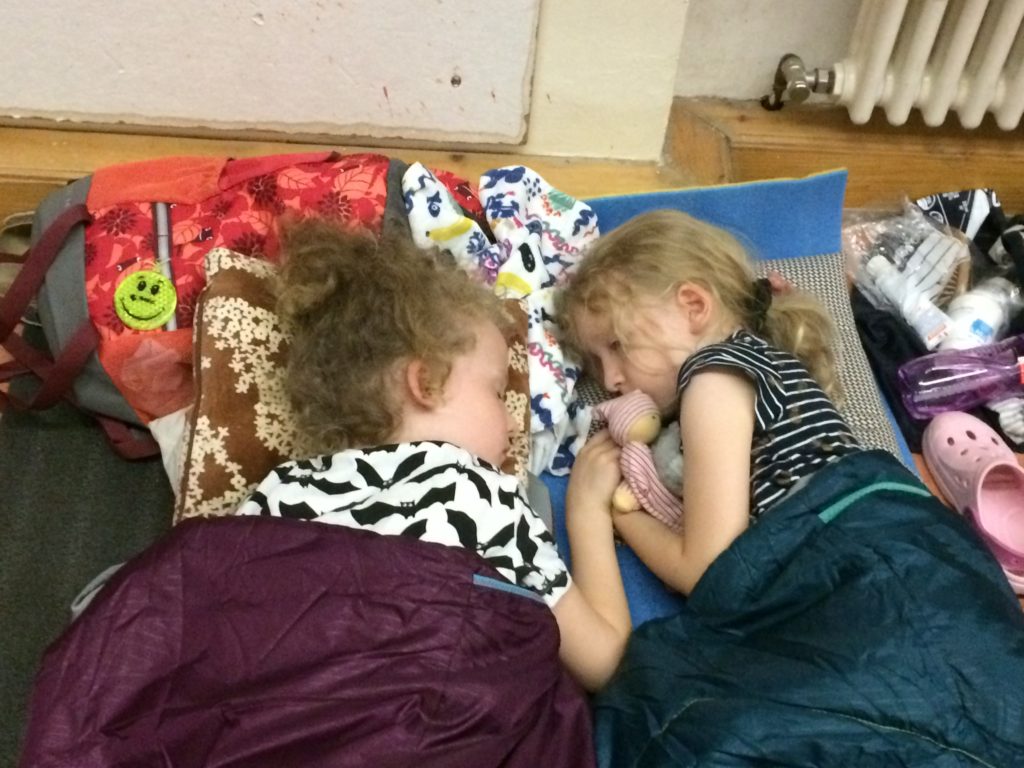 Eine Nacht in der Schule – die Leseratten der Klasse 1ci feiern ihr Buchstabenfest