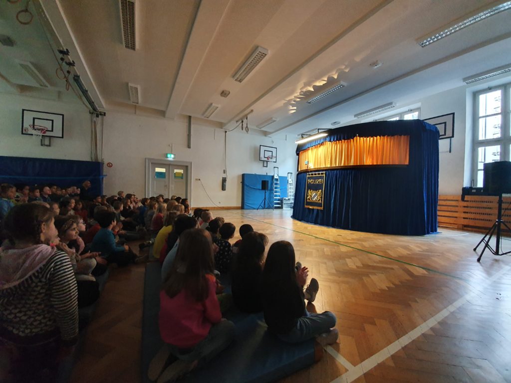 Die Mäuse sind los – Puppenbühne der Münchner Verkehrspolizei