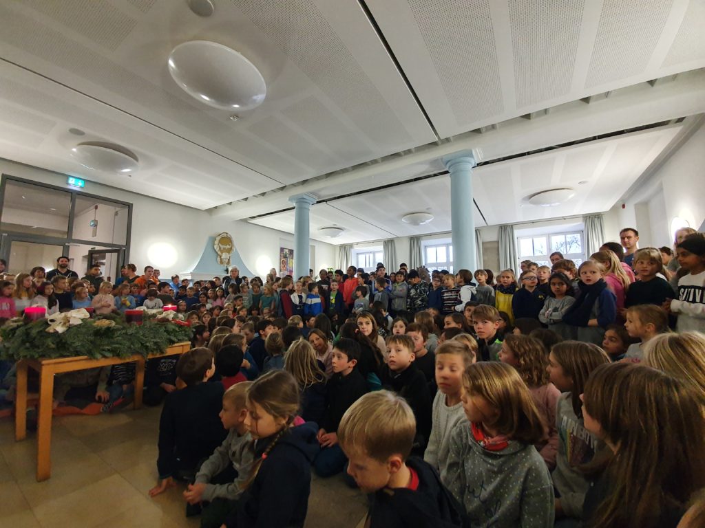 Freude schenken – Adventsstatio mit der Mittelschule
