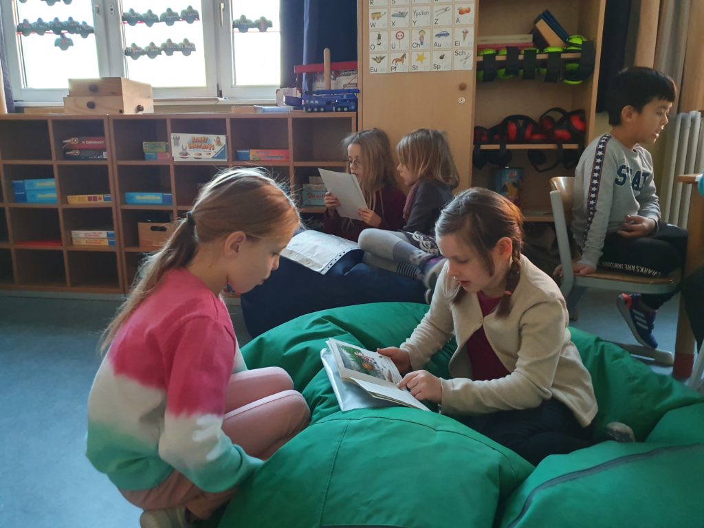 Die Klasse 3ci schenkt ihren Paten eine Geschichte