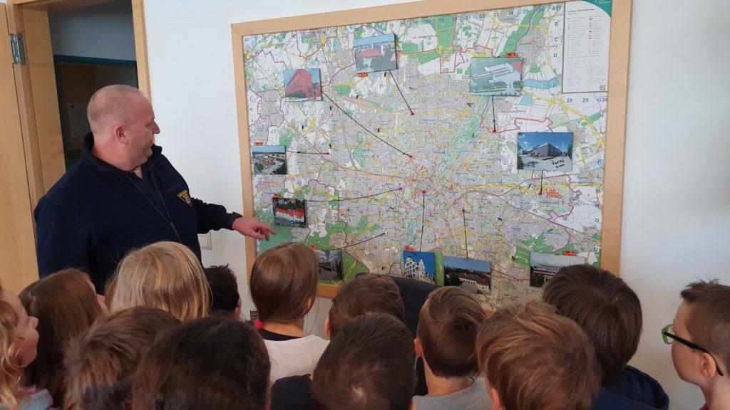 Die Klasse 3ci besucht die Feuerwehr