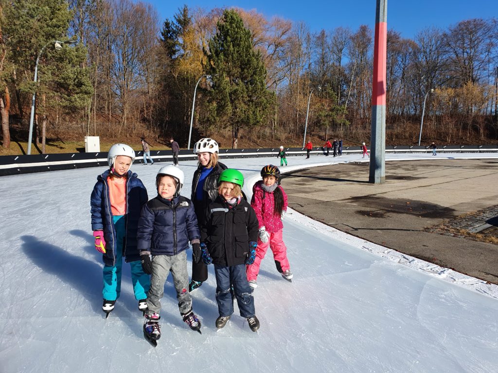 Eislaufen der Patenklassen 1bi und 3bi