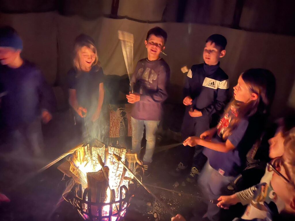 Lagerfeuer, Disco und Bauernhof
