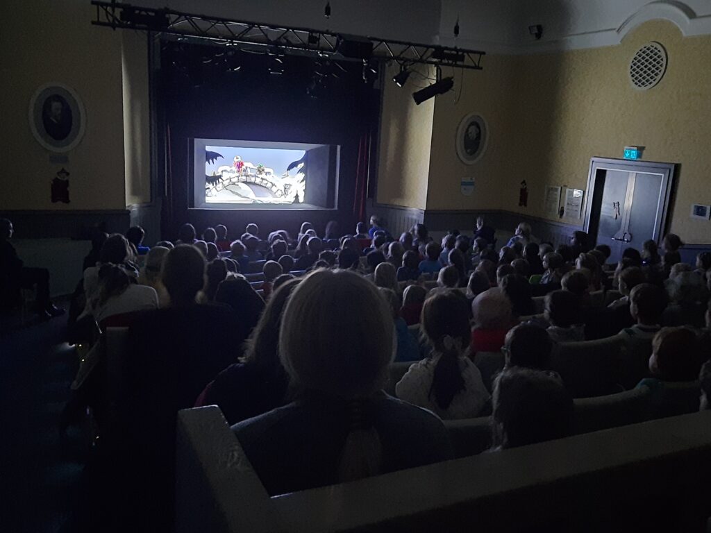 Weihnachtsrettung im Theater