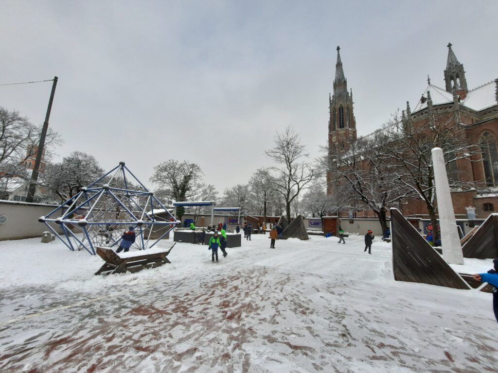 Schneespaß in der Pause