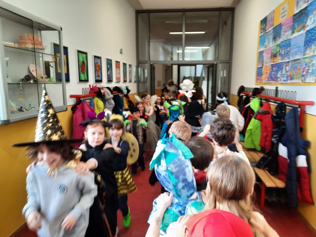 Buntes Treiben an der Ichoschule