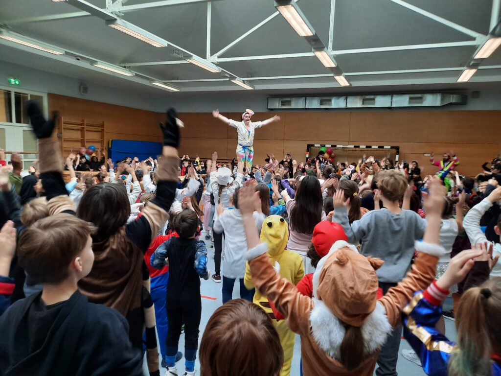 Helau in der Turnhalle